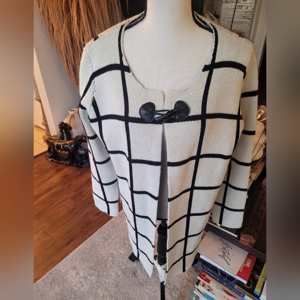 Escio Women's Black and White Checkered Coat